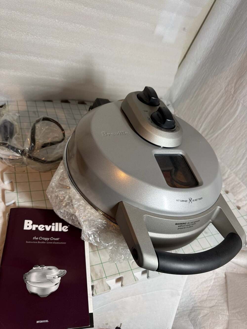 Breville the Crispy Crust Pizza Maker BPZ600XL Gray